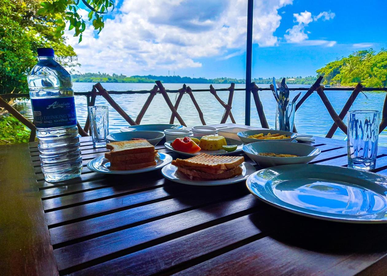 Scenery River Star Hotel ヒッカドゥワ エクステリア 写真