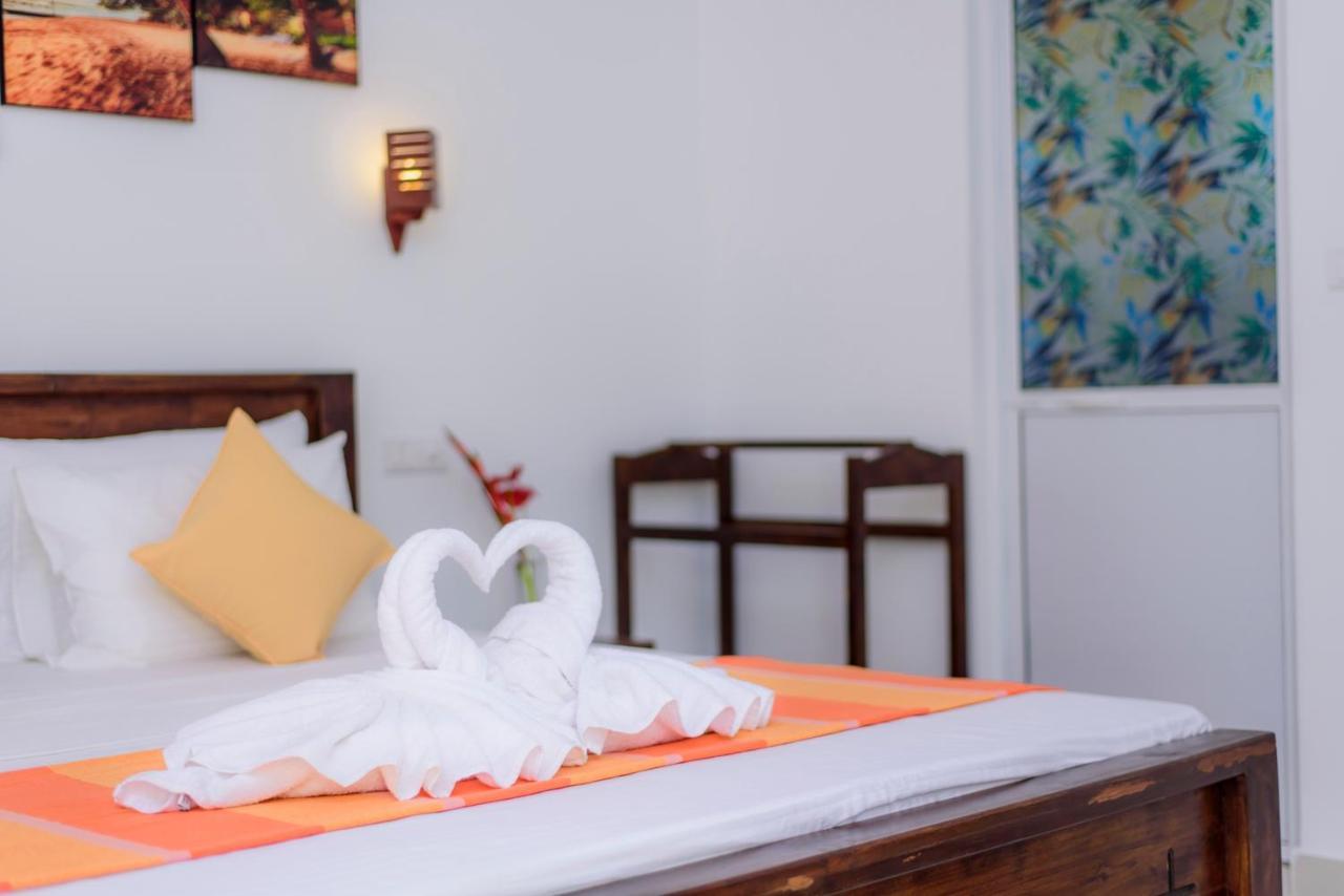 Scenery River Star Hotel ヒッカドゥワ エクステリア 写真