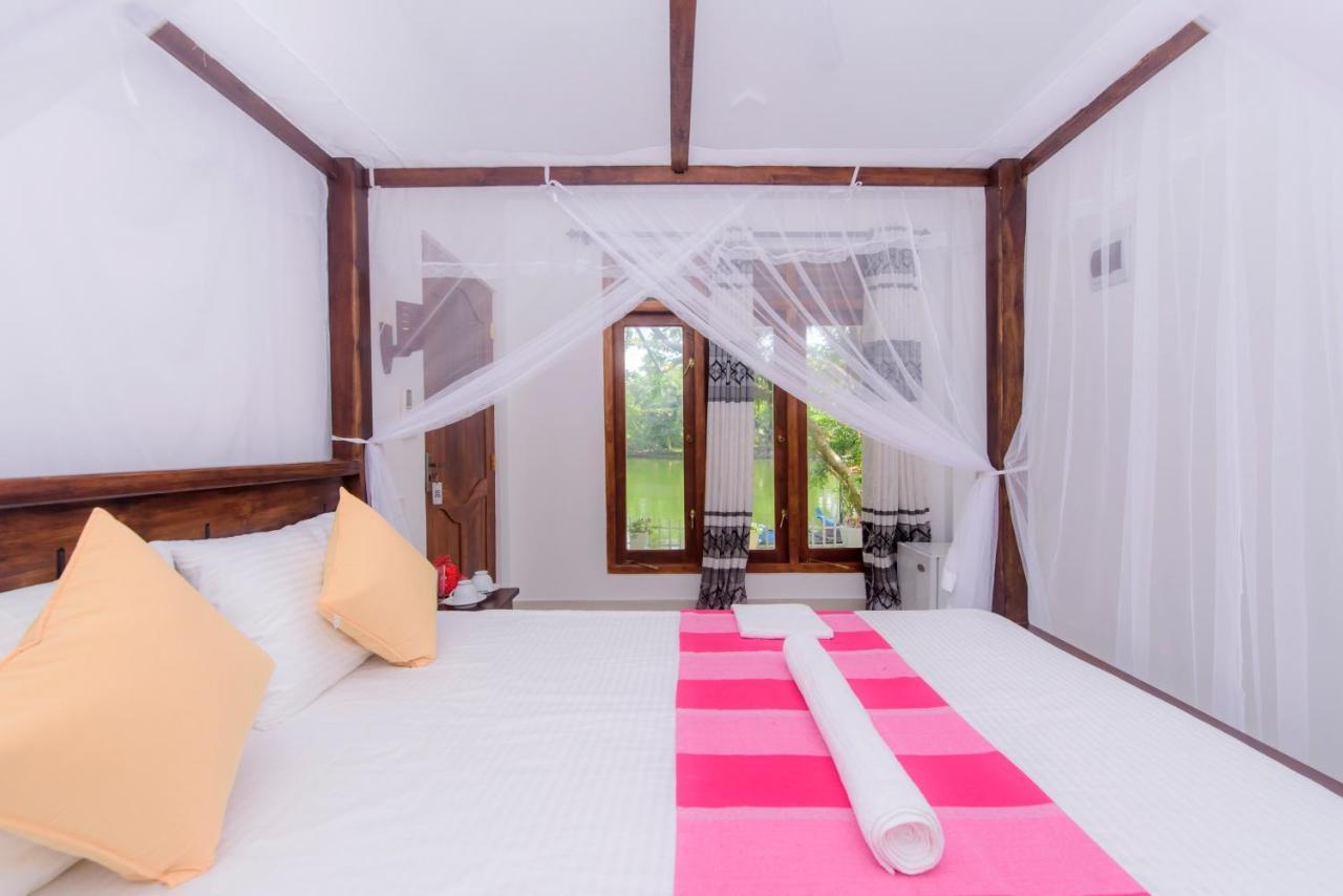 Scenery River Star Hotel ヒッカドゥワ エクステリア 写真